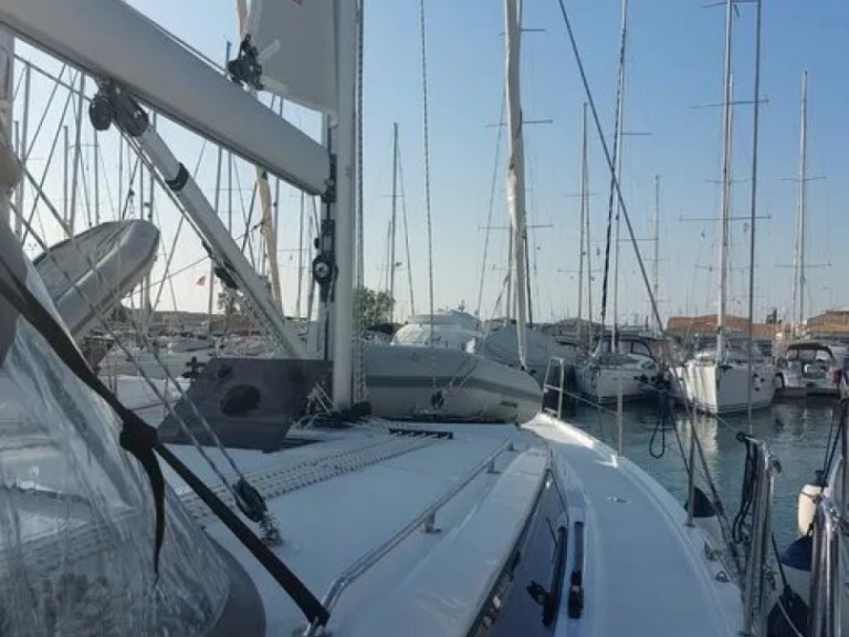 Yacht hire Lefkáda cheap Bavaria C42