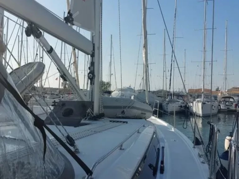 Yacht hire Lefkáda cheap Bavaria C42