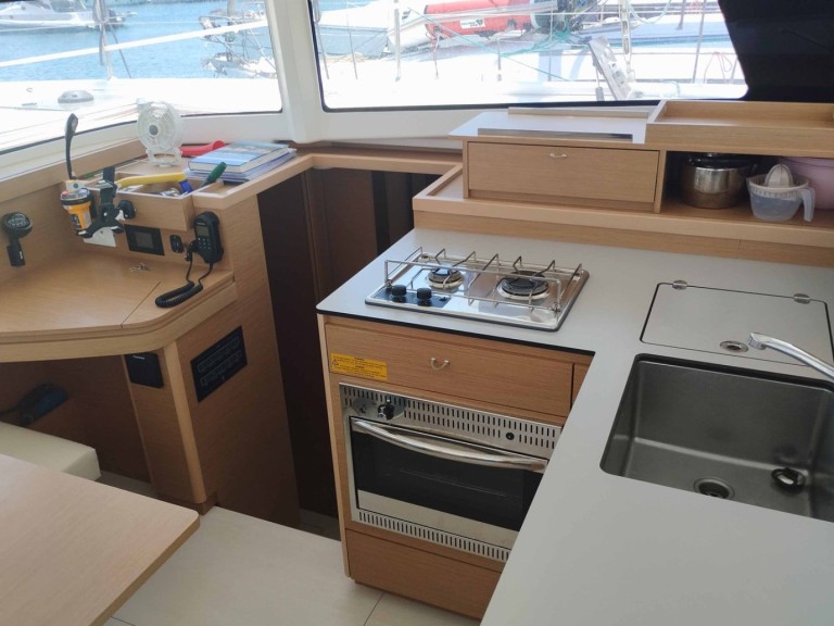 Catamaran to hire Alimos at the best price