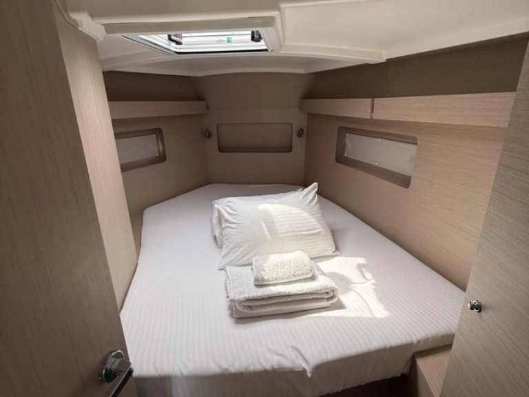 Sailboat to hire Lefkáda at the best price