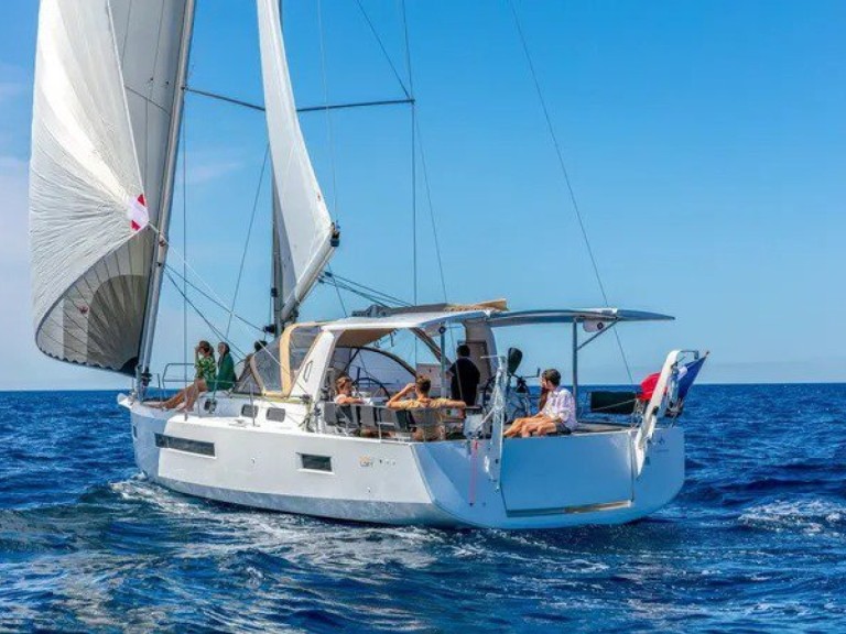 Hire Sailboat Jeanneau with a boat licence