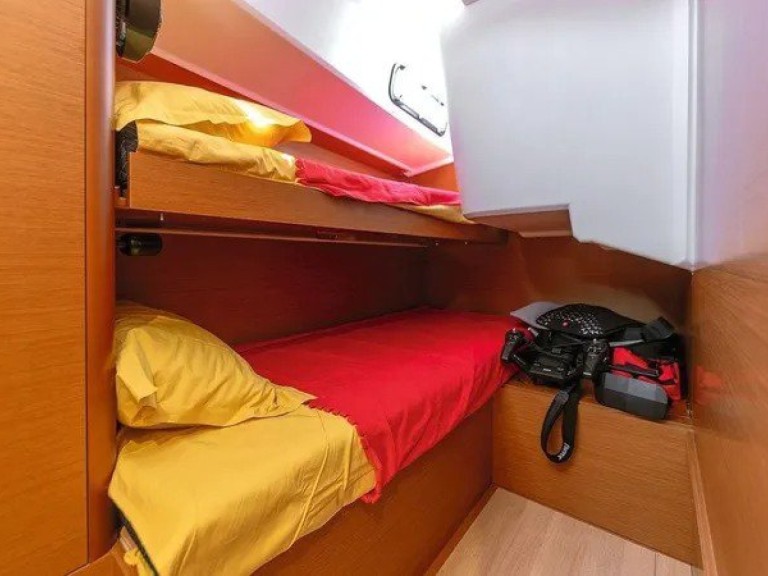 Sailboat to hire Bormes-les-Mimosas at the best price