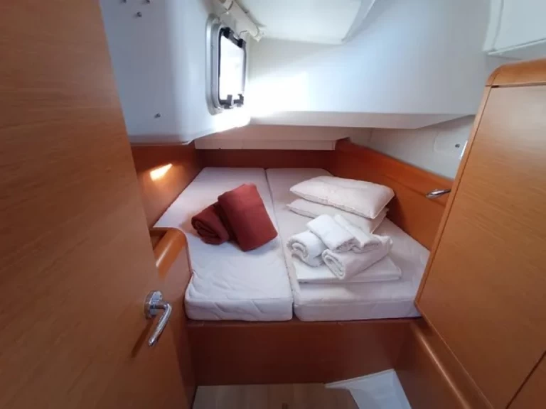 Hire a Jeanneau Sun Odyssey 439 Lefkáda