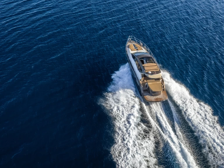 Yacht charter Kaštel Gomilica - Cranchi Cranchi M44 HT on SamBoat