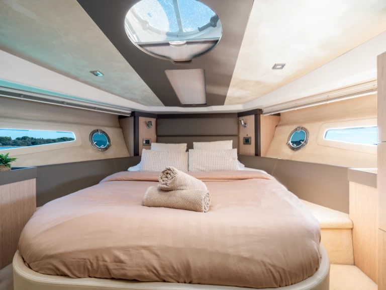 Yacht hire Kaštel Gomilica cheap Cranchi M44 HT