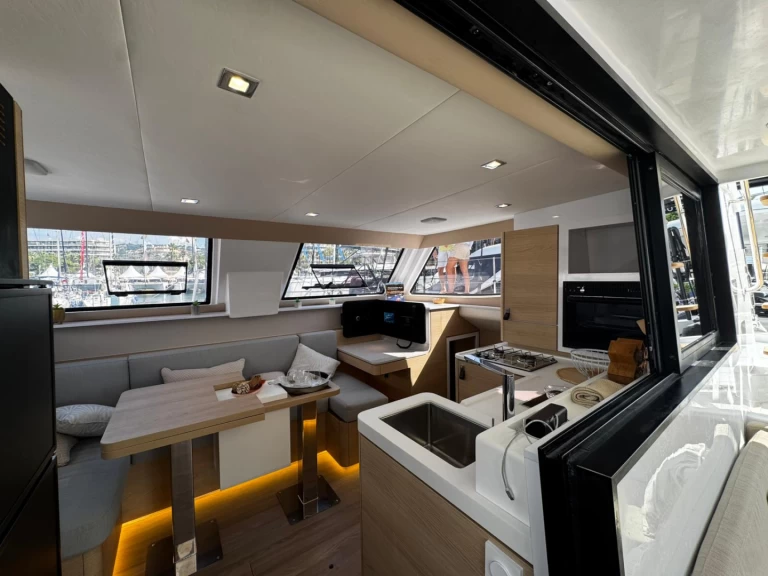 Hire a Aventura Aventura 37 Capo d'Orlando