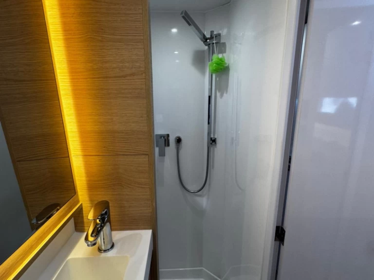 Catamaran hire in Capo d'Orlando - Aventura Aventura 37