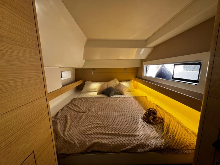 Hire a Aventura Aventura 37 Capo d'Orlando