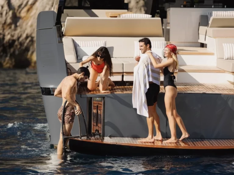 Luxury Yacht to hire Salerno at the best price