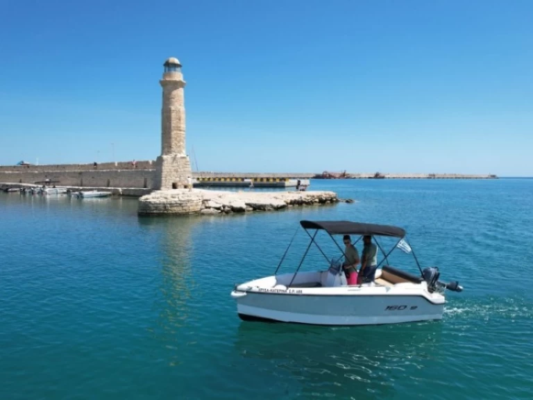 Charter a Compass 160e in Rethymno on Samboat