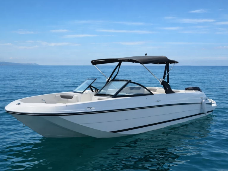 Motorboat hire in Antibes - Bayliner E7