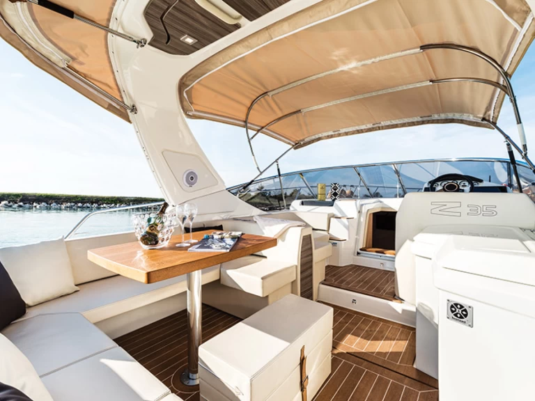 Hire Motorboat Cranchi with a boat licence