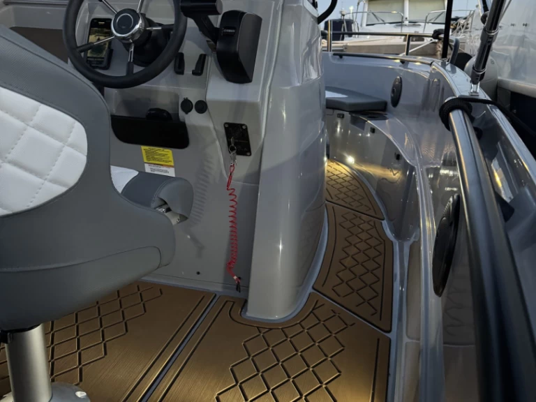 Motorboat to hire Sant Antoni de Portmany at the best price