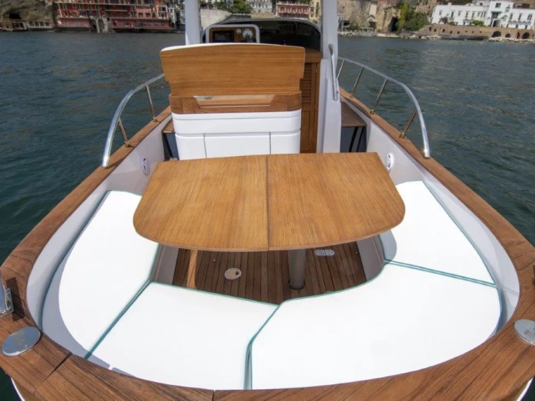 Motorboat to hire Sorrento at the best price