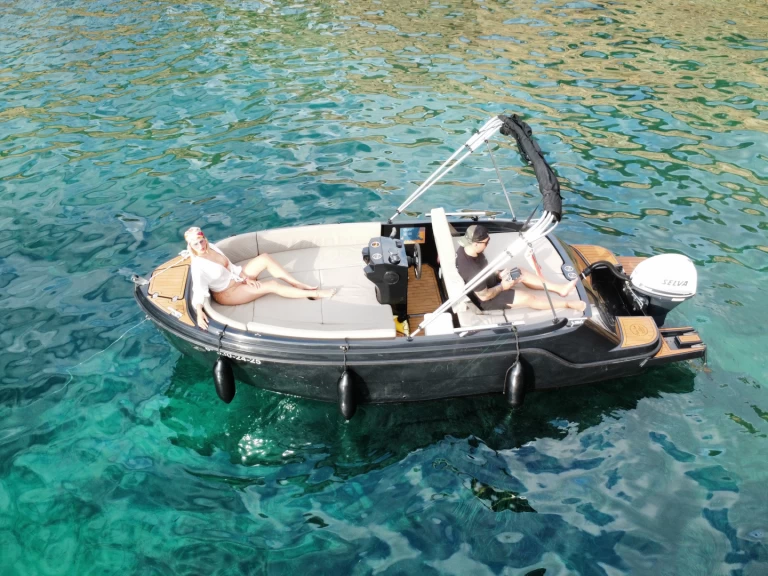 Motorboat hire in San Antonio Port - Mareti Open 500 Classic