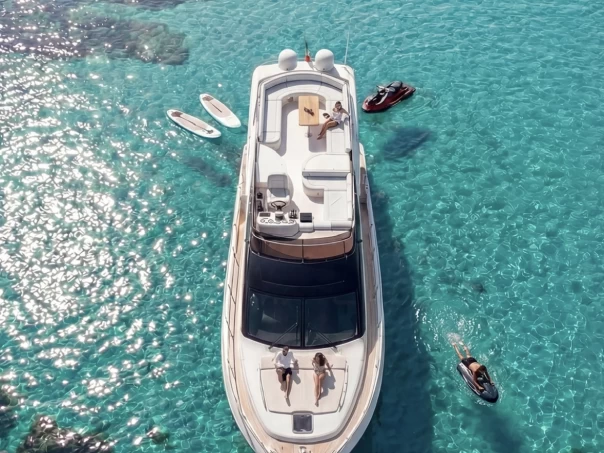 Motorboat to hire Portisco at the best price