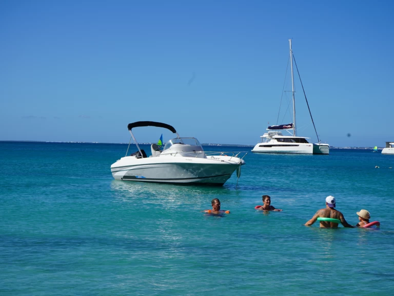 Yacht hire Marigot cheap Flyer 650 Open