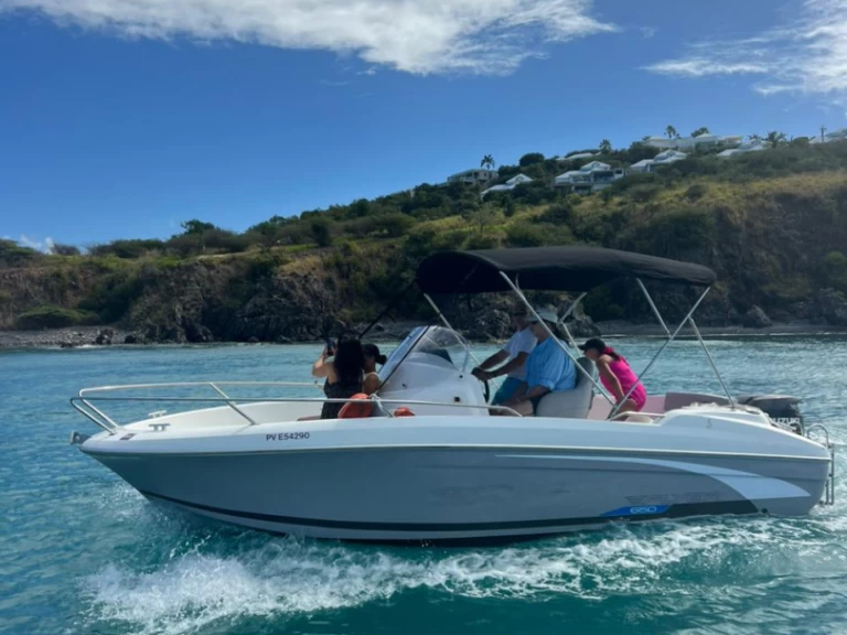 Charter a Bénéteau Flyer 650 Open in Marigot on Samboat