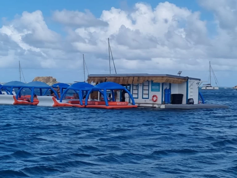 Hire a Bénéteau Flyer 650 Open Marigot