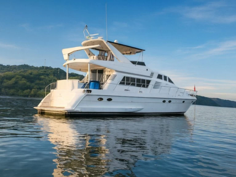 Hire Luxury Yacht Monte Fino with a boat licence