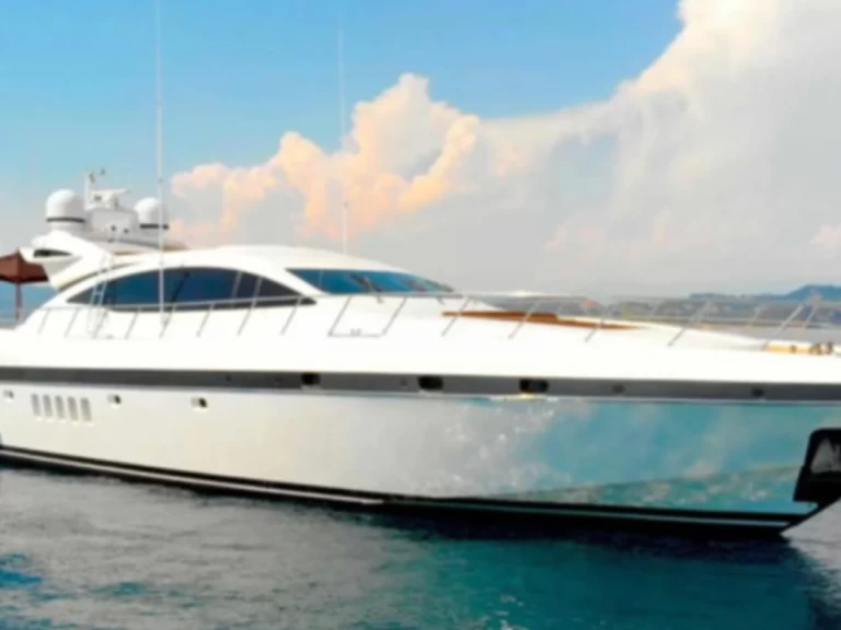 Hire Luxury Yacht with or without skipper Mangusta Portofino