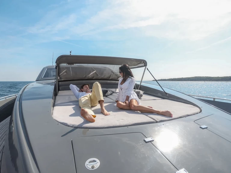 Yacht hire Saint-Tropez cheap A4