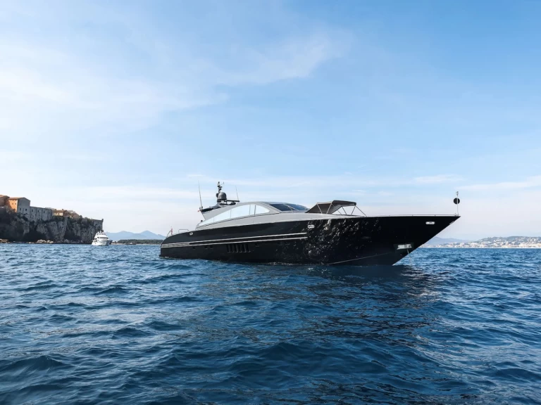 Charter a Leopard A4 in Saint-Tropez on Samboat