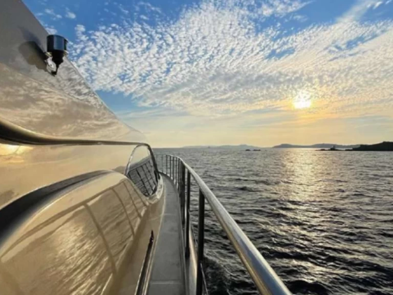 Yacht charter Mykonos (City) - Leopard Leopard 24 on SamBoat