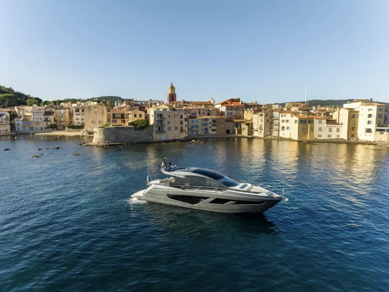 Yacht hire Saint-Tropez cheap Predator 64