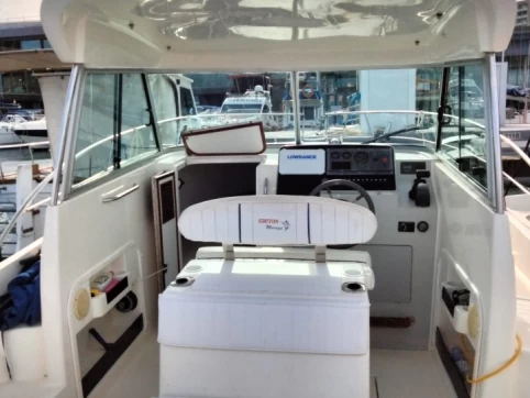 Hire Motorboat Faeton with a boat licence