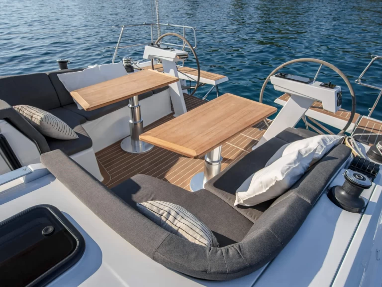 Hire a Hanse Hanse 410 Capo d'Orlando Porto
