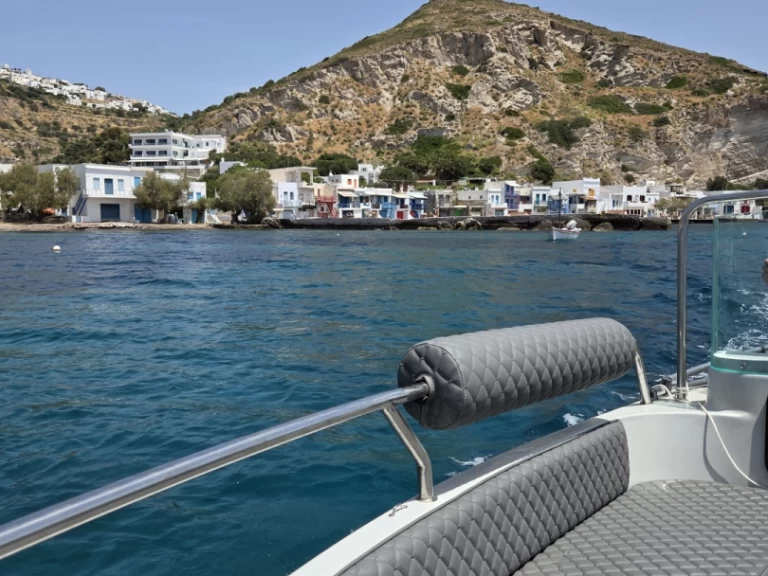 Hire Motorboat Isatek Cobra with a boat licence