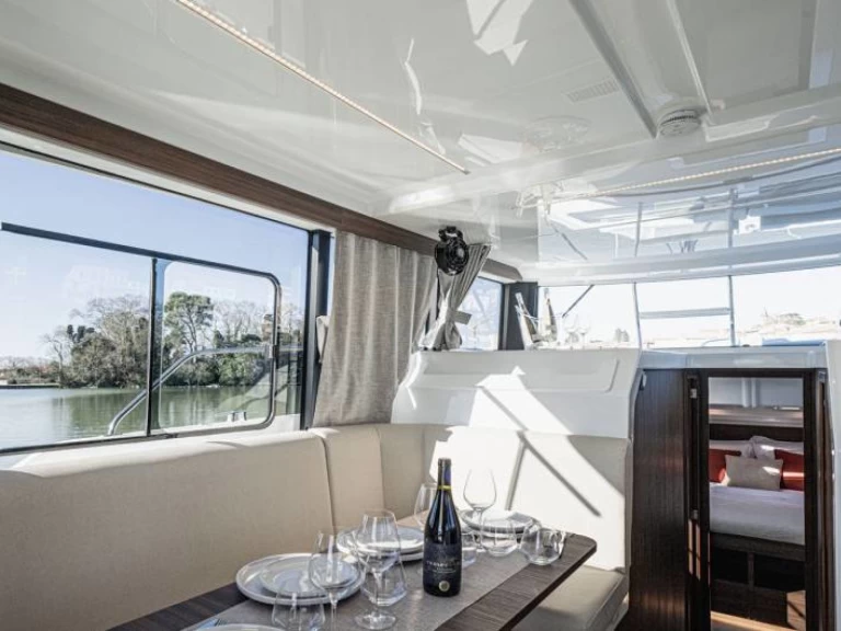 Charter a Le Boat Liberty in Branges on Samboat