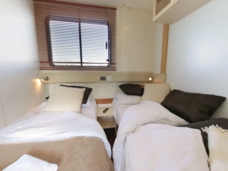 Charter a Le Boat Vision 4 in Castelnaudary on Samboat