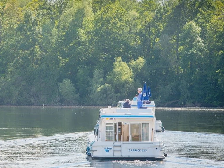 Motorboat to hire Hesse at the best price