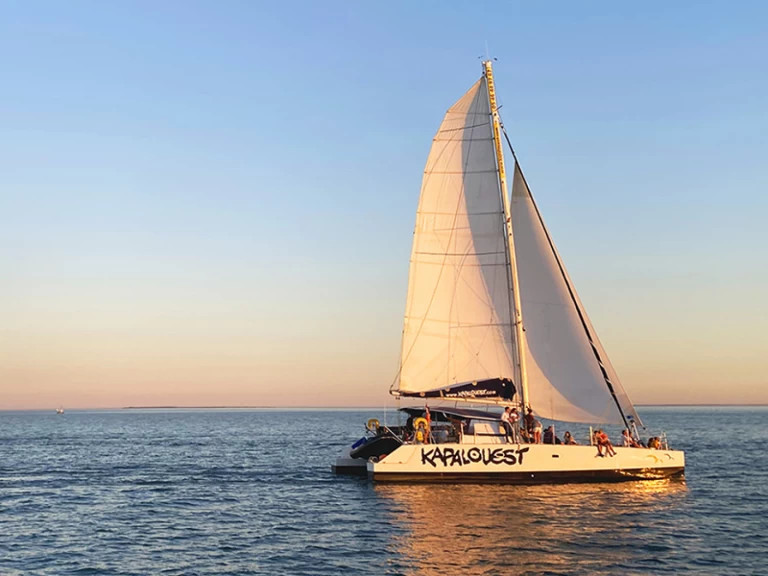 Hire Catamaran with or without skipper Naval Force 3 Les Minimes