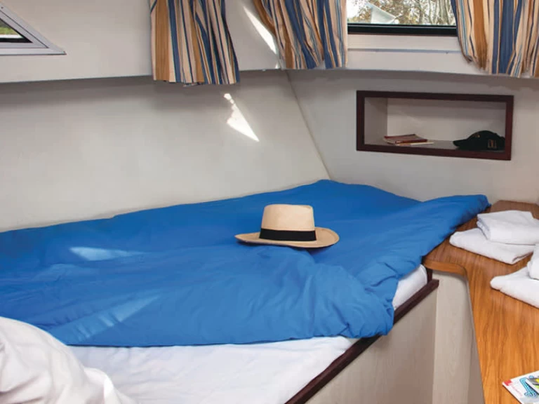 Le Boat Corvette B charter bareboat or skippered in  Decize