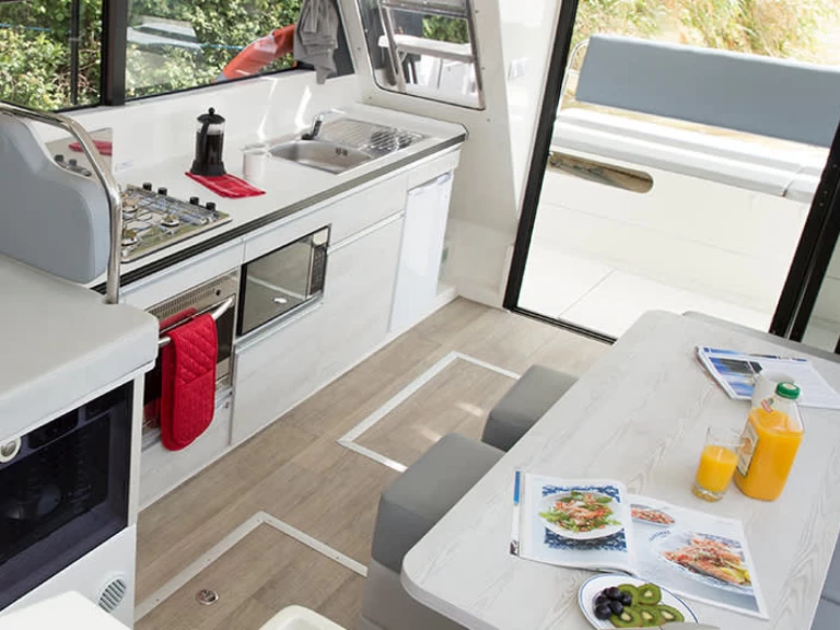 Hire Motorboat with or without skipper Le Boat Saint-Gilles-Croix-de-Vie