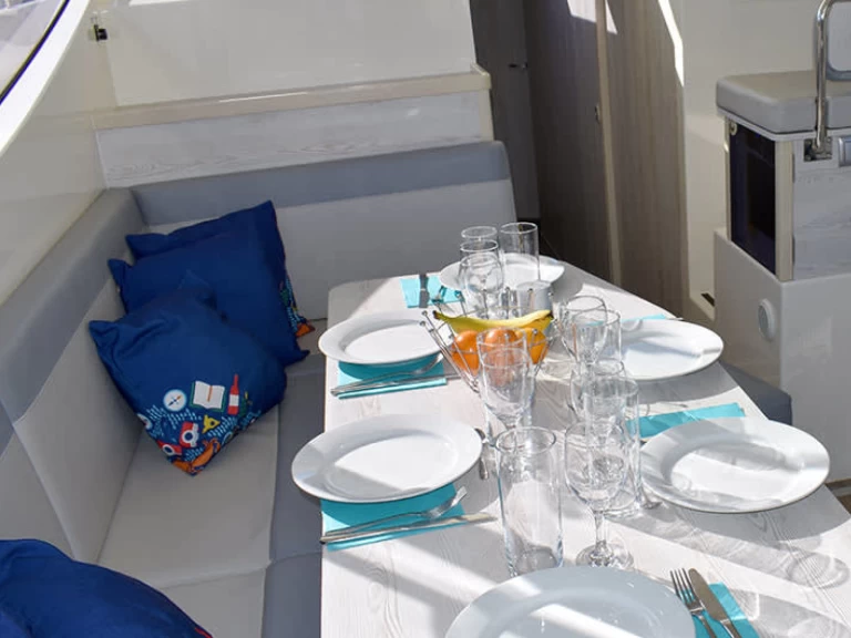 Le Boat Horizon 4 charter bareboat or skippered in  Messac