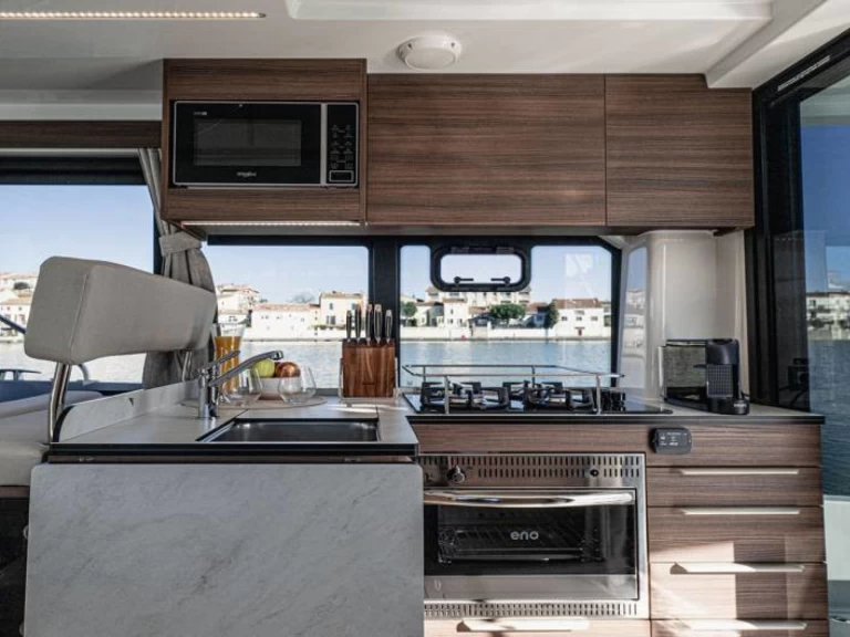 Yacht hire Migennes cheap Liberty