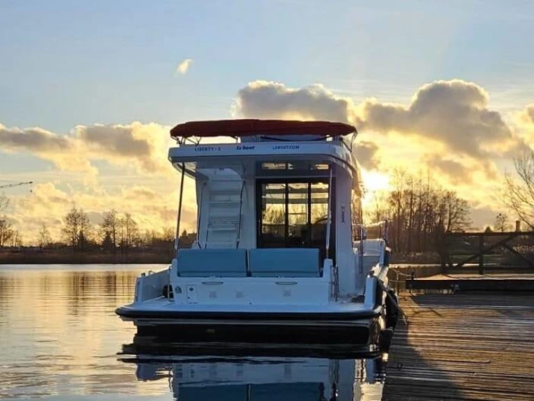 Motorboat to hire Vinkeveen at the best price