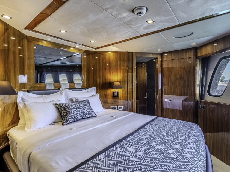 Yacht hire Trogir cheap Sunseeker Yacht 34M