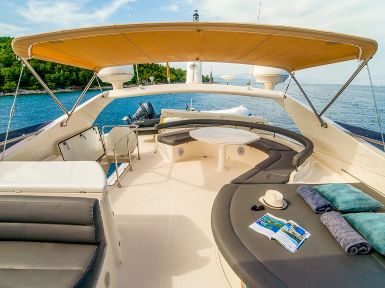 Yacht charter Split - Ferretti Ferretti 780 on SamBoat