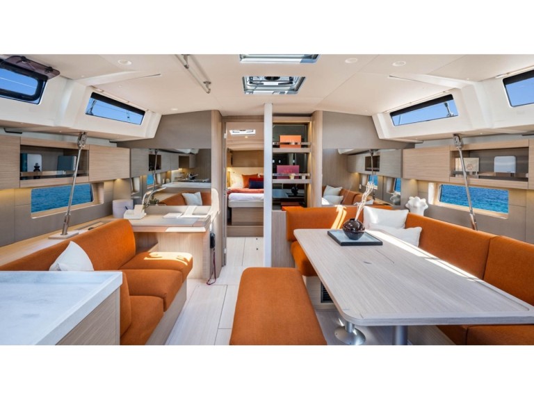 Sailboat to hire Cugnana Verde at the best price