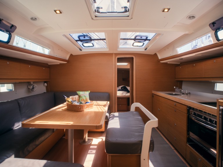 Sailboat to hire Olbia at the best price