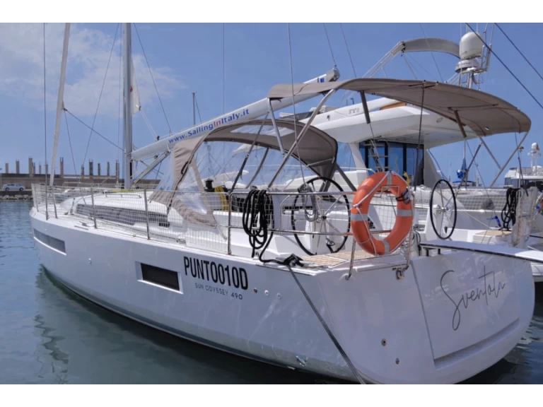 Sailboat to hire Nettuno at the best price
