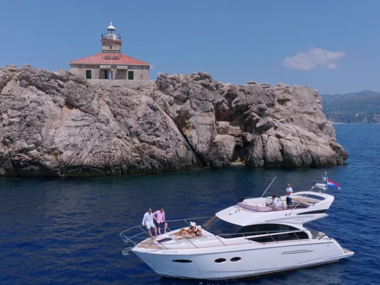 Yacht charter Dubrovnik - Princess Princess F43 on SamBoat