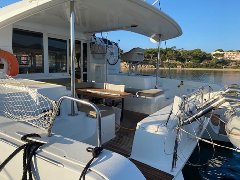 Hire Catamaran with or without skipper Lagoon Bormes-les-Mimosas