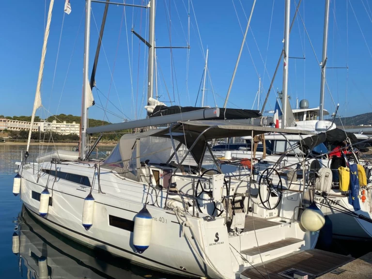 Yacht charter Bormes-les-Mimosas - Bénéteau Oceanis 40.1 on SamBoat