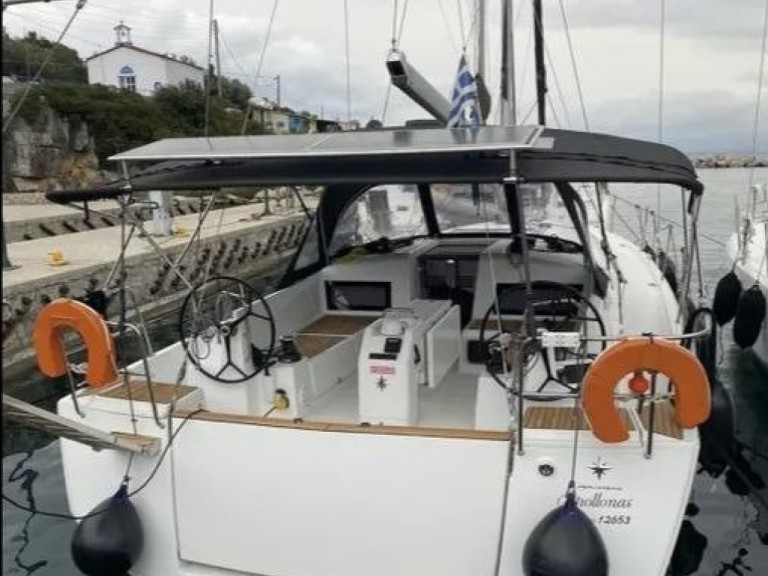 Charter a Jeanneau Sun Odyssey 440 in Gouvia on Samboat